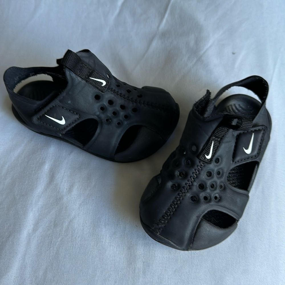 nike boy sandals